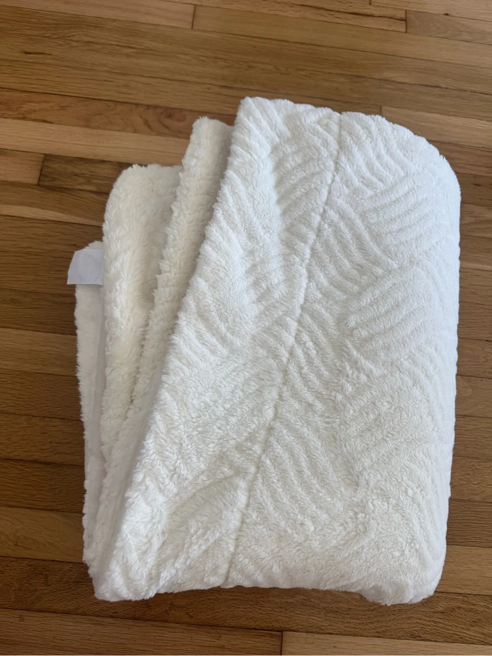 Life Comfort 60” x 72” White Off White Faux Fur Fuzzy Throw Blanket